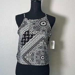 Women's TORRID Crop Top. NWT. Size 1 (14-16)